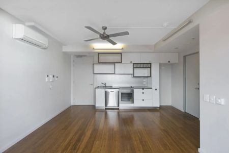 Modern Apartment in Prime CBD location - Photo 3