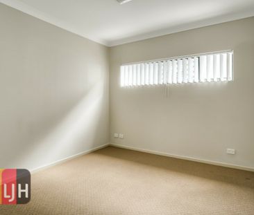 2 BEDROOM UNIT IN PARKSIDE LOCATION WITH COURTYARD ! - Photo 3