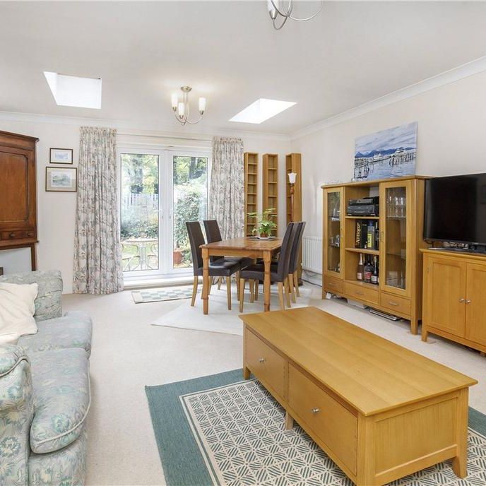 4 bedroom end of terrace house to rent - Photo 1