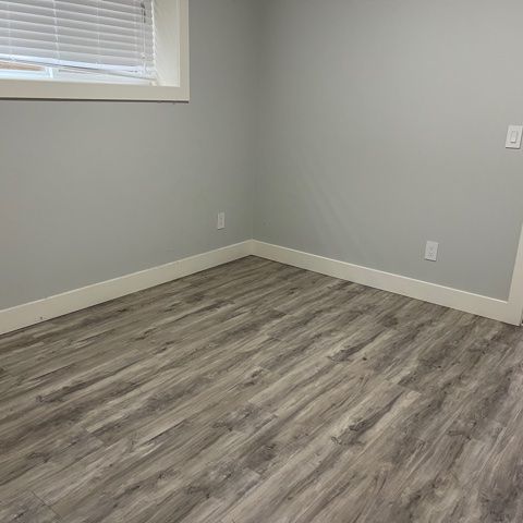 South Surrey 1 Bedroom Suite - Photo 1