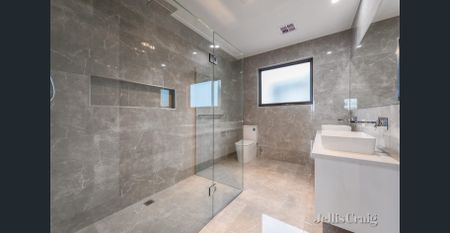 Elegant Modern Townhouse in the Heart of Mount Waverley - Photo 4