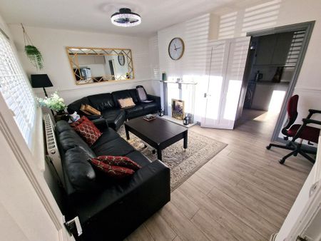1 bedroom in a house share to rent - Photo 4