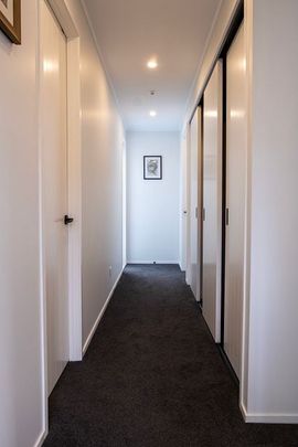 Modern 4BR Te Atatu Gem - AC & Garden! - Photo 1