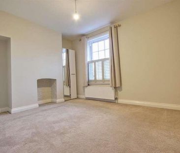 Norwood Grove, Beverley, HU17 - Photo 2