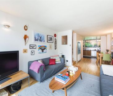 3 bedroom mews to rent - Photo 1
