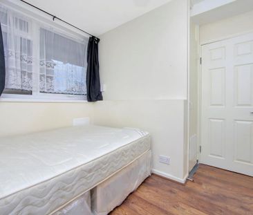 4 bedroom terraced house to rent - Photo 2