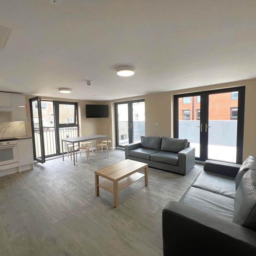 5 Bed Flat, Stokes Croft, BS2 - Photo 1