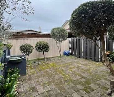Rare And Exclusive Rental ! - Photo 1