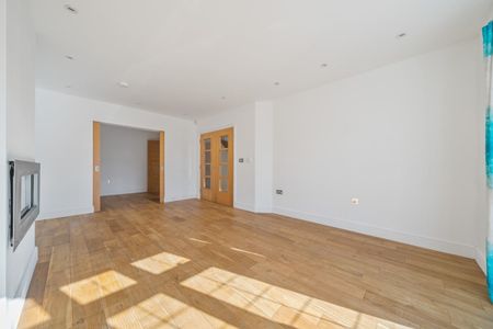 4 bedroom semi-detached house to rent - Photo 2