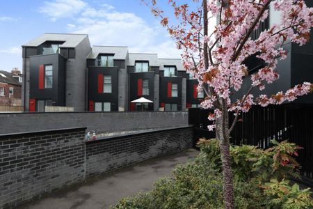 2 bedroom penthouse to rent - Photo 2