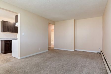 2 Bedroom - Photo 2
