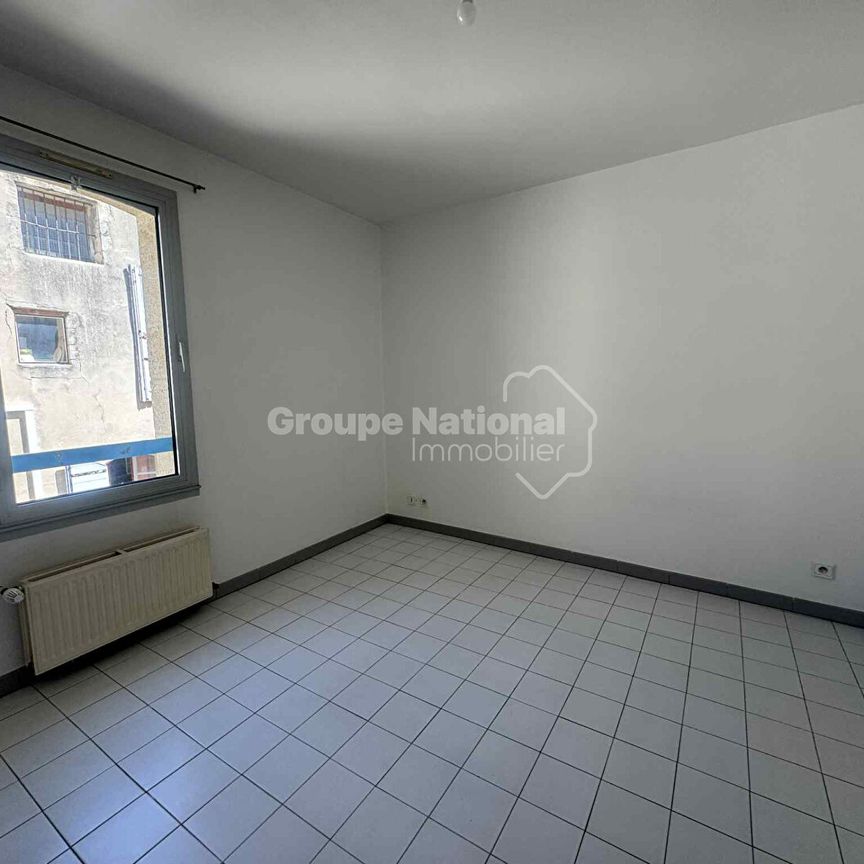 T3 AVEC PARKING EN CENTRE-VILLE, - Photo 1