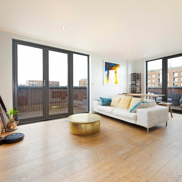 Robertson Road Canning Town, E16 - Photo 1