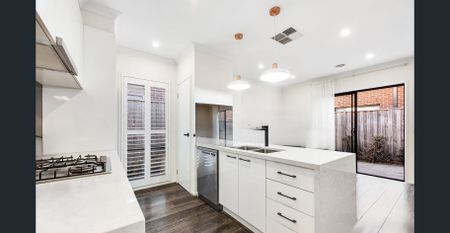 Beautiful 3-Bedroom Family Home!! Solar power!! Security cameras!! - Photo 2