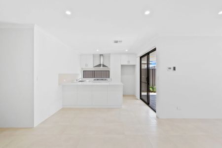 16 Cloudburst Avenue, Baldivis. - Photo 4