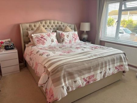 2 bedroom semi-detached bungalow to rent - Photo 4