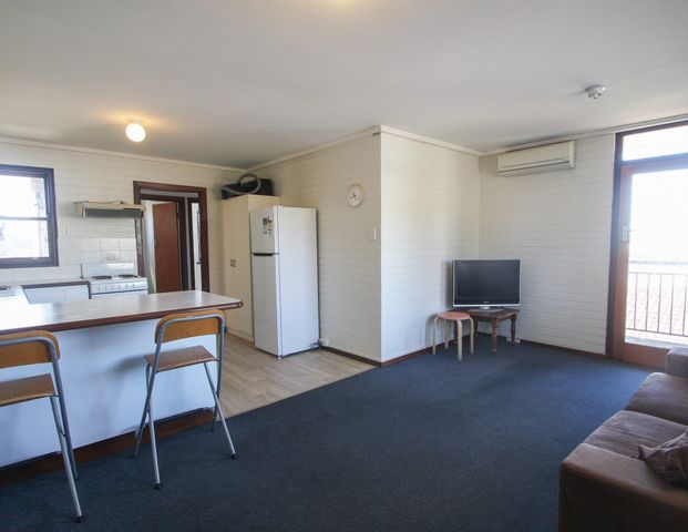 AMAZING 2X1 HOME 250m FROM UWA! - Photo 1