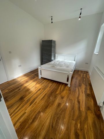 4 Bed Flat, Emmanuel House, CR2 - Photo 4