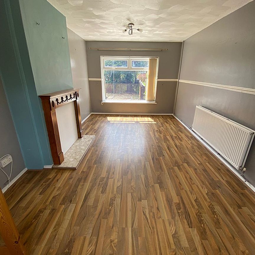 £1,350 PCM, Newly Refurbished Three Bedroom House with Large Garden in Croyde Avenue, Llanrumney, Cardiff, CF3 5NA - Photo 1