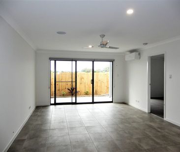 3 Bedroom Modern home in Rothwell - Photo 1