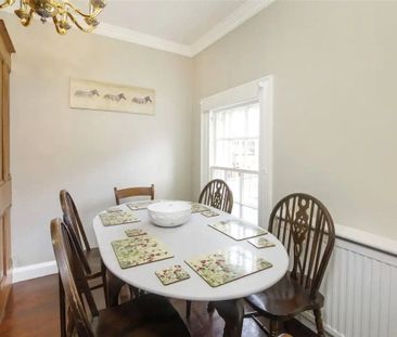 A stylish and versatile 3 bedroom 3 storey townhouse with an alloca... - Photo 3