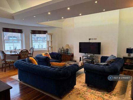 1 bedroom in a flat share to rent - Photo 5