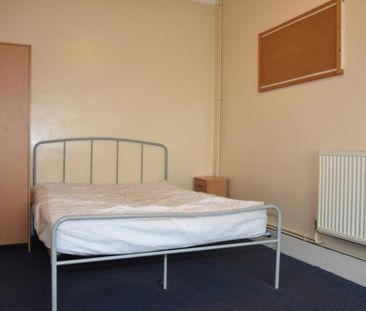 4 bedroom terraced house to rent - Photo 4