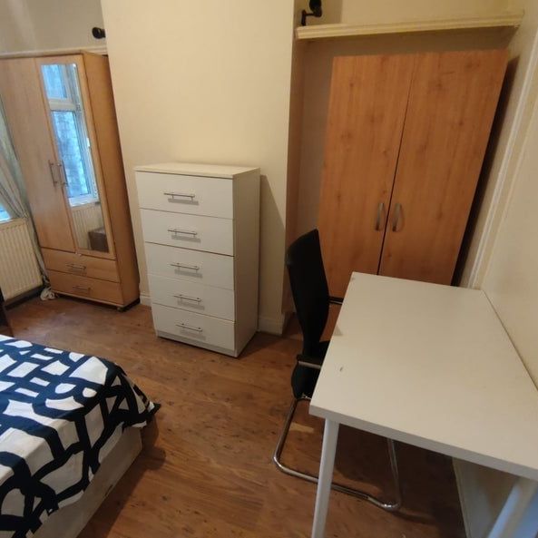 Room in a Shared House, St. Pauls Road, N17 - Photo 1