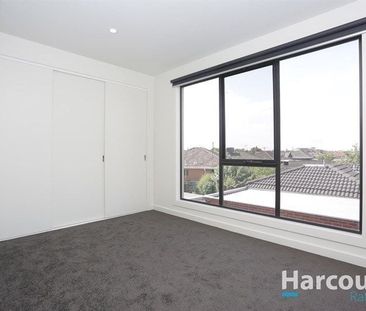 Modern 3-Bedroom Home with Stylish Features in Thomastown - Photo 6