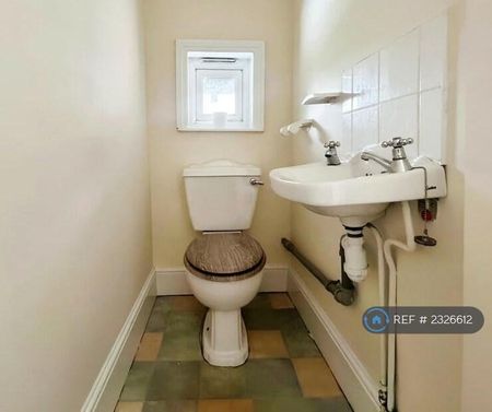 3 bedroom end of terrace house to rent - Photo 5