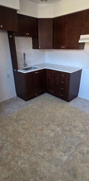 3 ½ À LOUER – FRAÎCHEMENT RÉNOVÉ ! - Photo 1