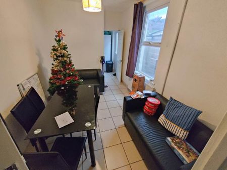 4 bedroom house to rent - Photo 4