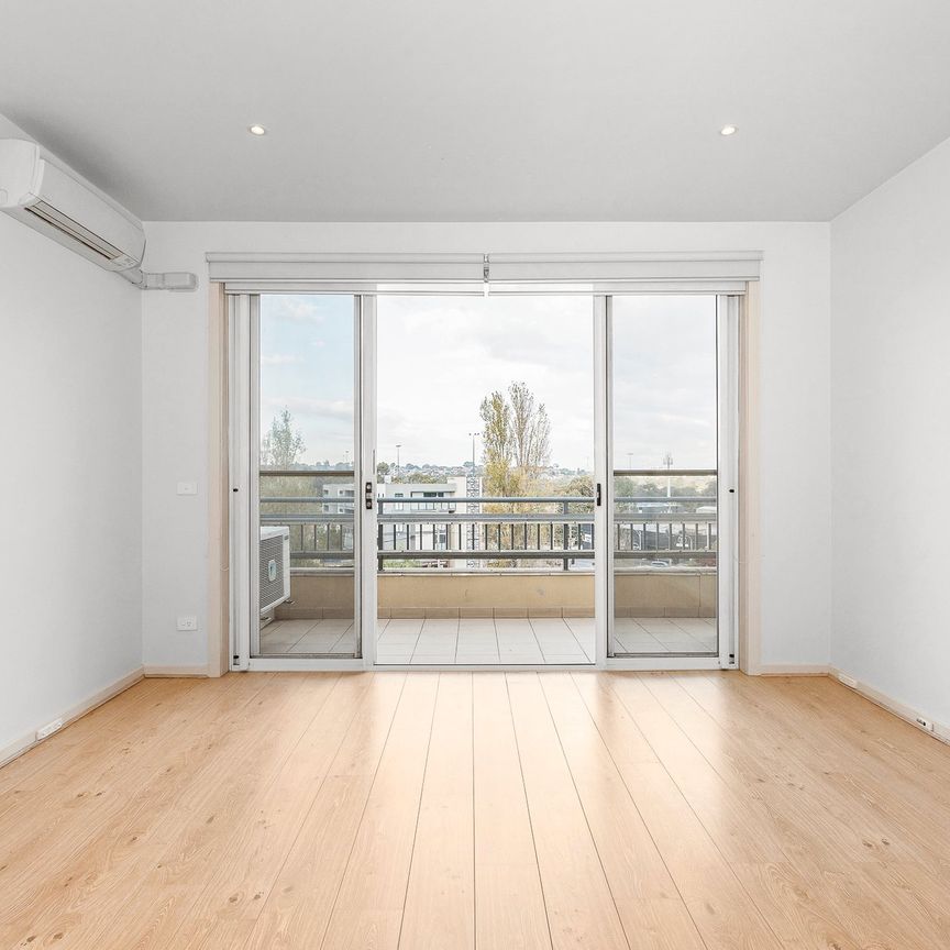 Bright and Light - Photo 1