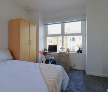 3 bedroom flat to rent - Photo 4