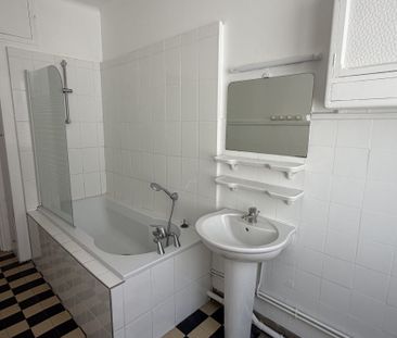 Location Appartement 3 pièces 73m² LILLE 59000 - Photo 3