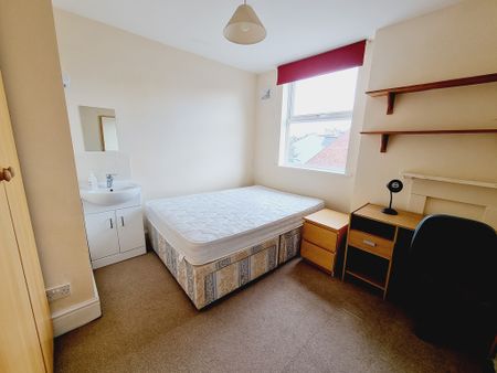 6 Bed Student Accommodation - Photo 4