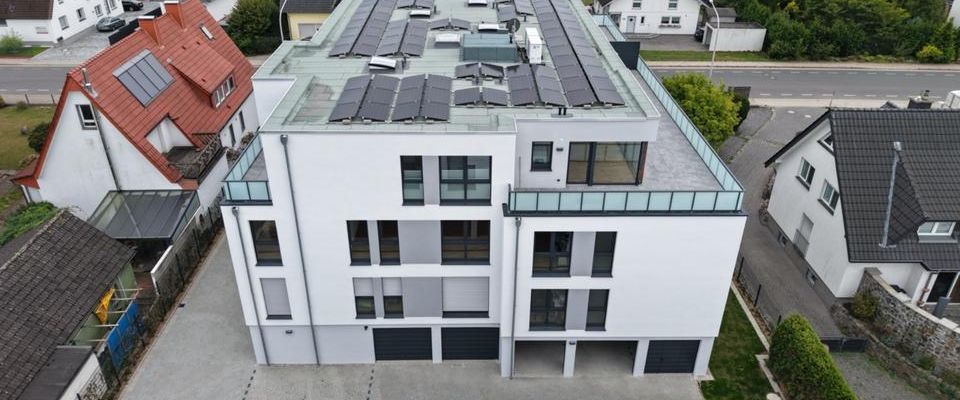 3-Zimmer-Neubau mit Balkon, PV-Strom & Schreinerküche – barrierefrei! - Foto 1