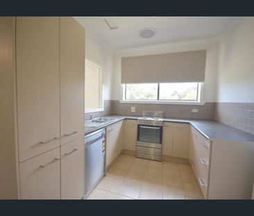 In Sought after Seaford location - Spacious 3 Bedroom, 2 Bath Famil... - Photo 4