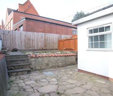 2 bedroom end of terrace house to rent - Photo 3