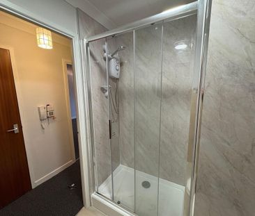 1 bedroom retirement property to rent - Photo 6