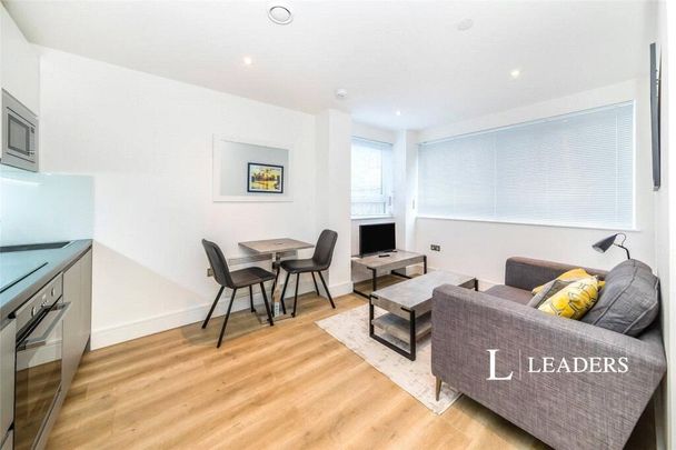 Studio to rent - Photo 1