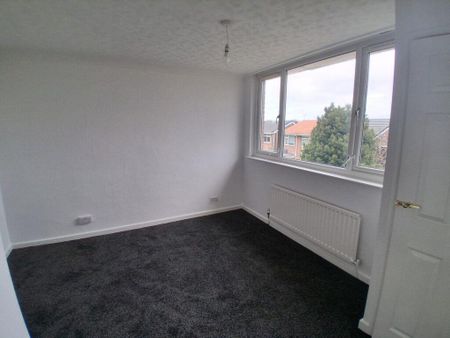 3 bedroom semi-detached house to rent - Photo 4