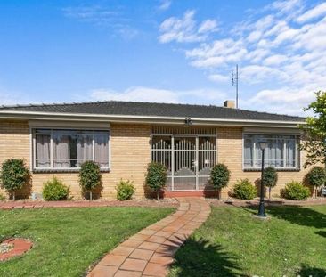 Warm & Inviting comfortable home - Photo 3