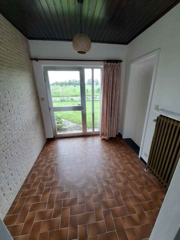Een gunstig gelegen en gerenoveerde laagbouwwoning met tuin en inpandige garage - Foto 4