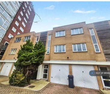 3 bedroom semi-detached house to rent - Photo 3