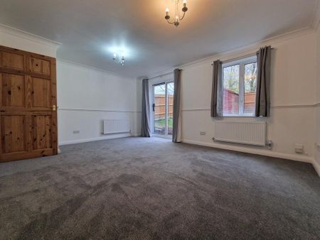 3 bedroom end of terrace house to rent - Photo 2