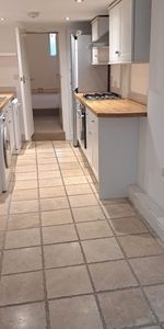 1 Bed Semi-Detached House, Fulham, SW6 - Photo 3