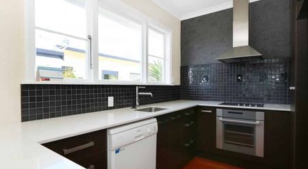 THREE BEDROOMS - WEST END - Photo 5
