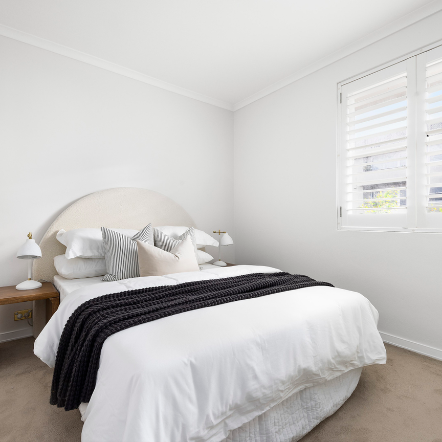 Sun-Drenched, Spacious Top-Floor Apartment with Parking & Outdoor Space - Photo 1