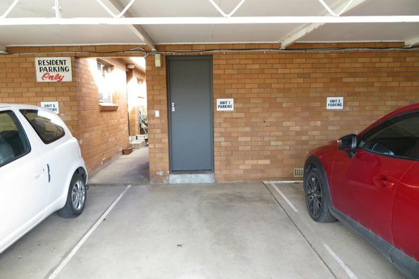 ONE BEDROOM UNIT WITH REVERSE CYCLE SPLIT SYSTEM! - Photo 1